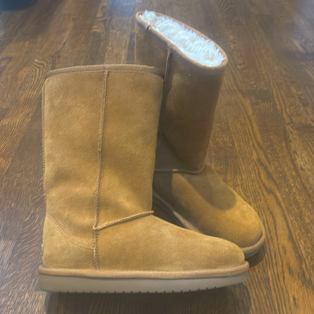 Koolabura by UGG classic tall size 3